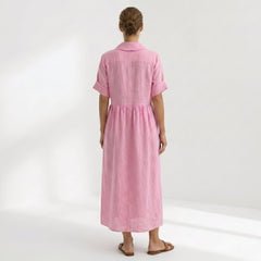 Abito pieghe bottoni rosa antico con colletto e maniche corte, gonna lunga, retro