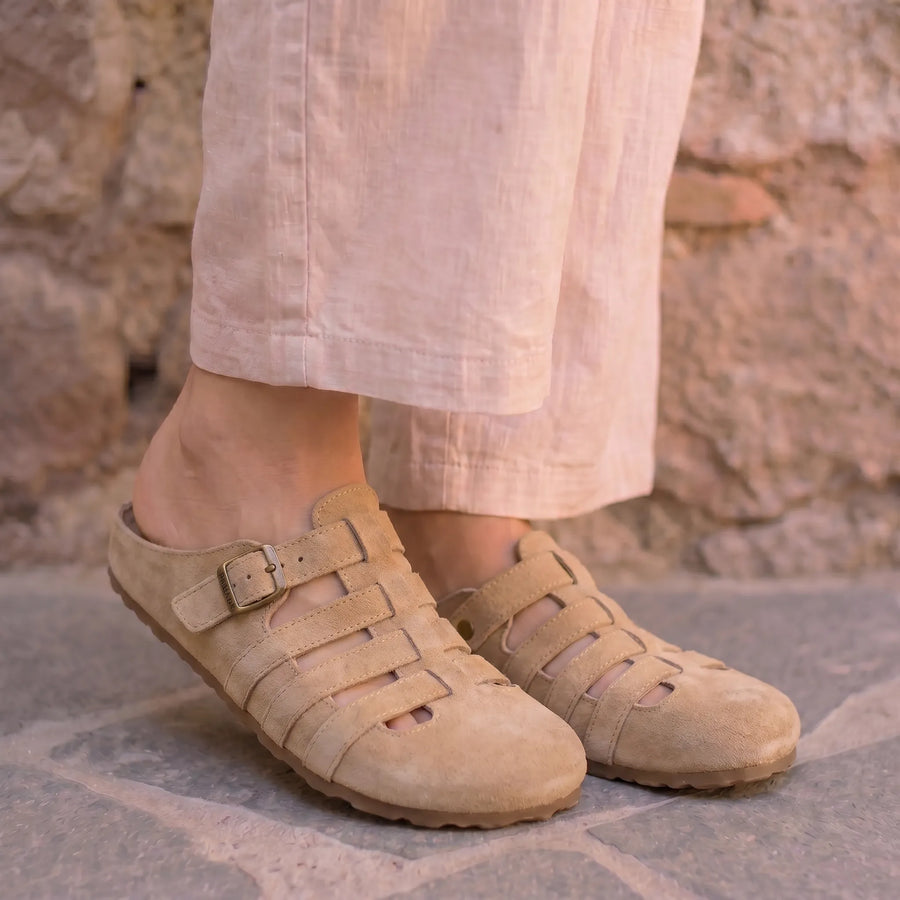 Mules ortopedici vegani beige con cinturino regolabile e fibbia